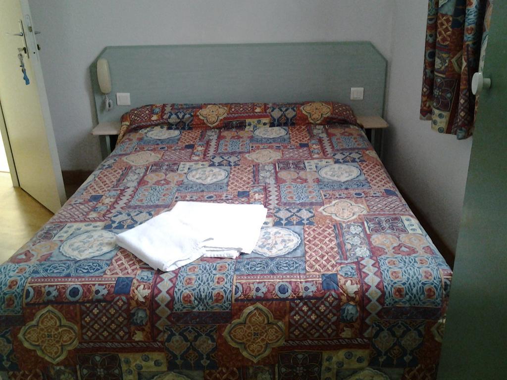Hotel Saint Jean Baptiste Lourdes Room photo