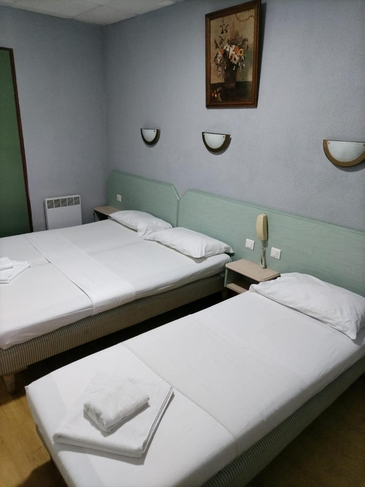 Hotel Saint Jean Baptiste Lourdes Exterior photo